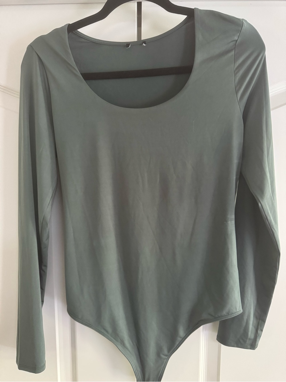 Express Long-Sleeve Scoop Neck Bodysuit — Sage Green